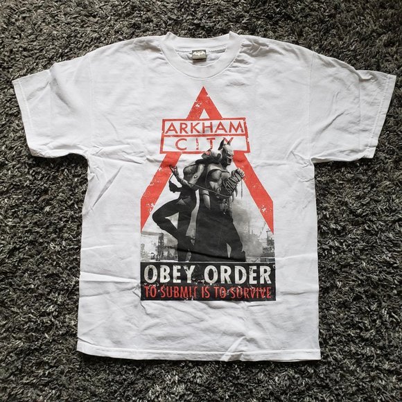 SOLD - Batman Arkham City Catwoman Obey Order T-Shirt - Picture 1 of 3